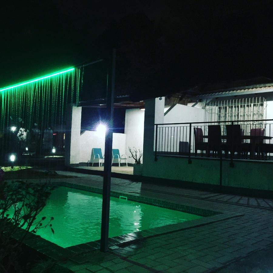 Simbasun Cottages Midrand Eksteriør billede