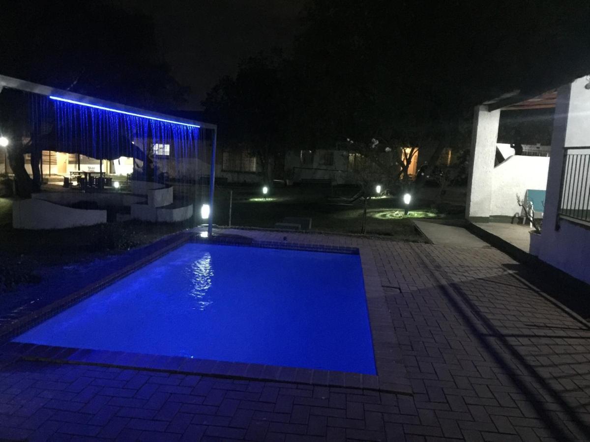 Simbasun Cottages Midrand Eksteriør billede