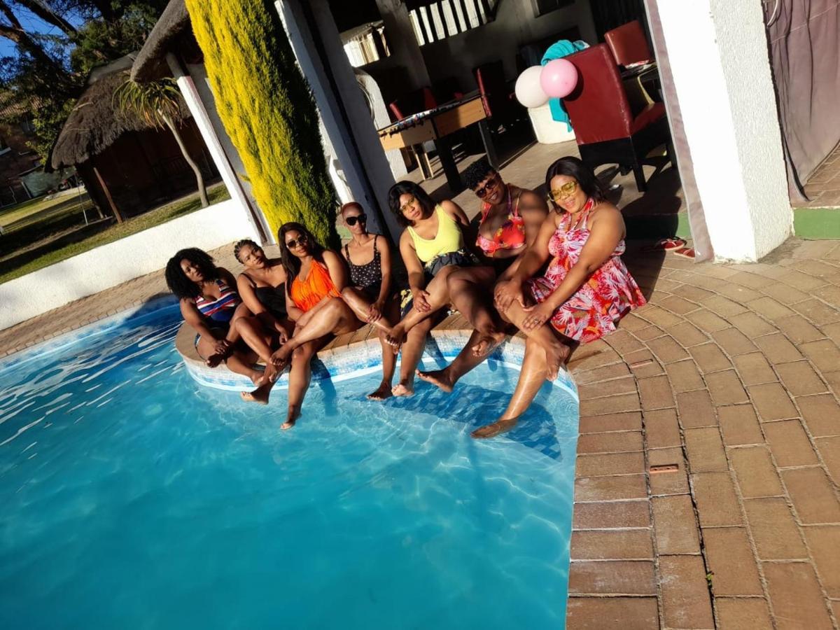 Simbasun Cottages Midrand Eksteriør billede