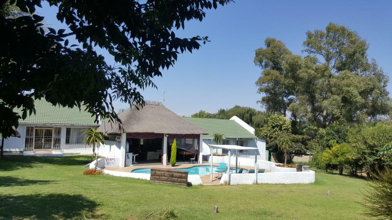 Simbasun Cottages Midrand Eksteriør billede