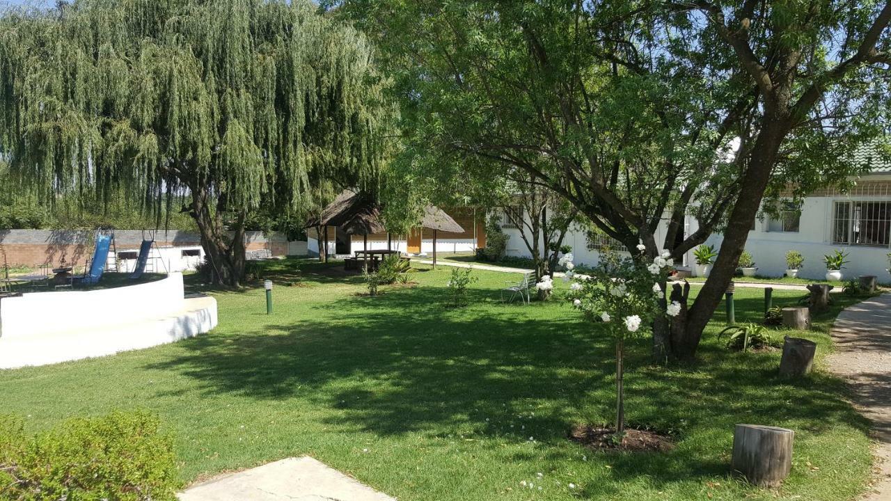 Simbasun Cottages Midrand Eksteriør billede