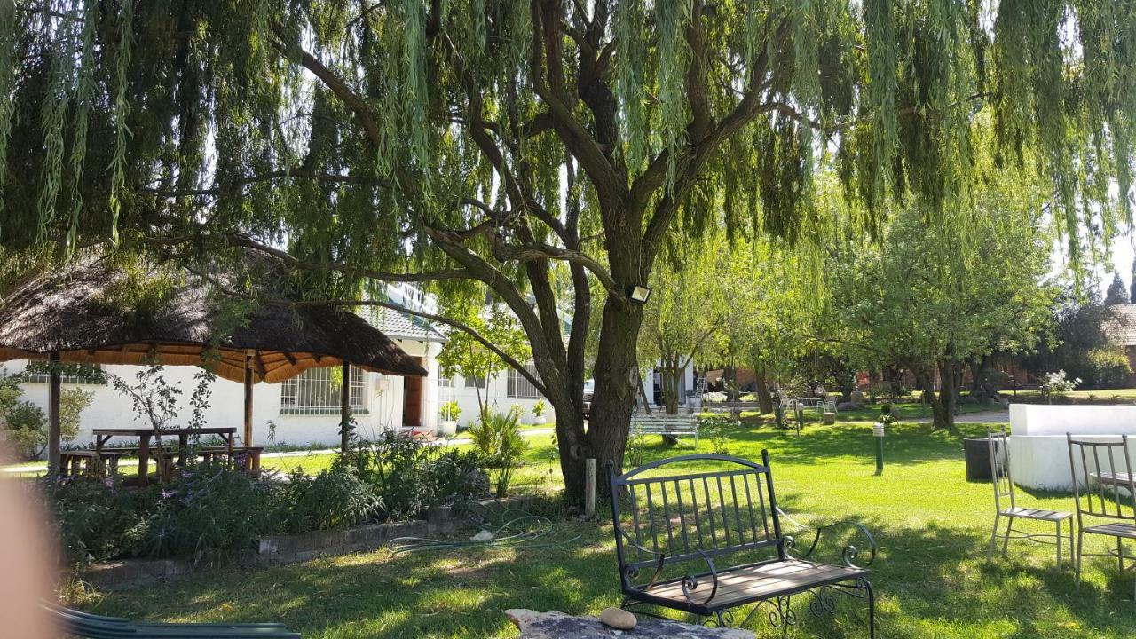Simbasun Cottages Midrand Eksteriør billede