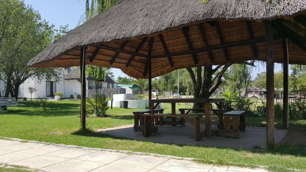 Simbasun Cottages Midrand Eksteriør billede
