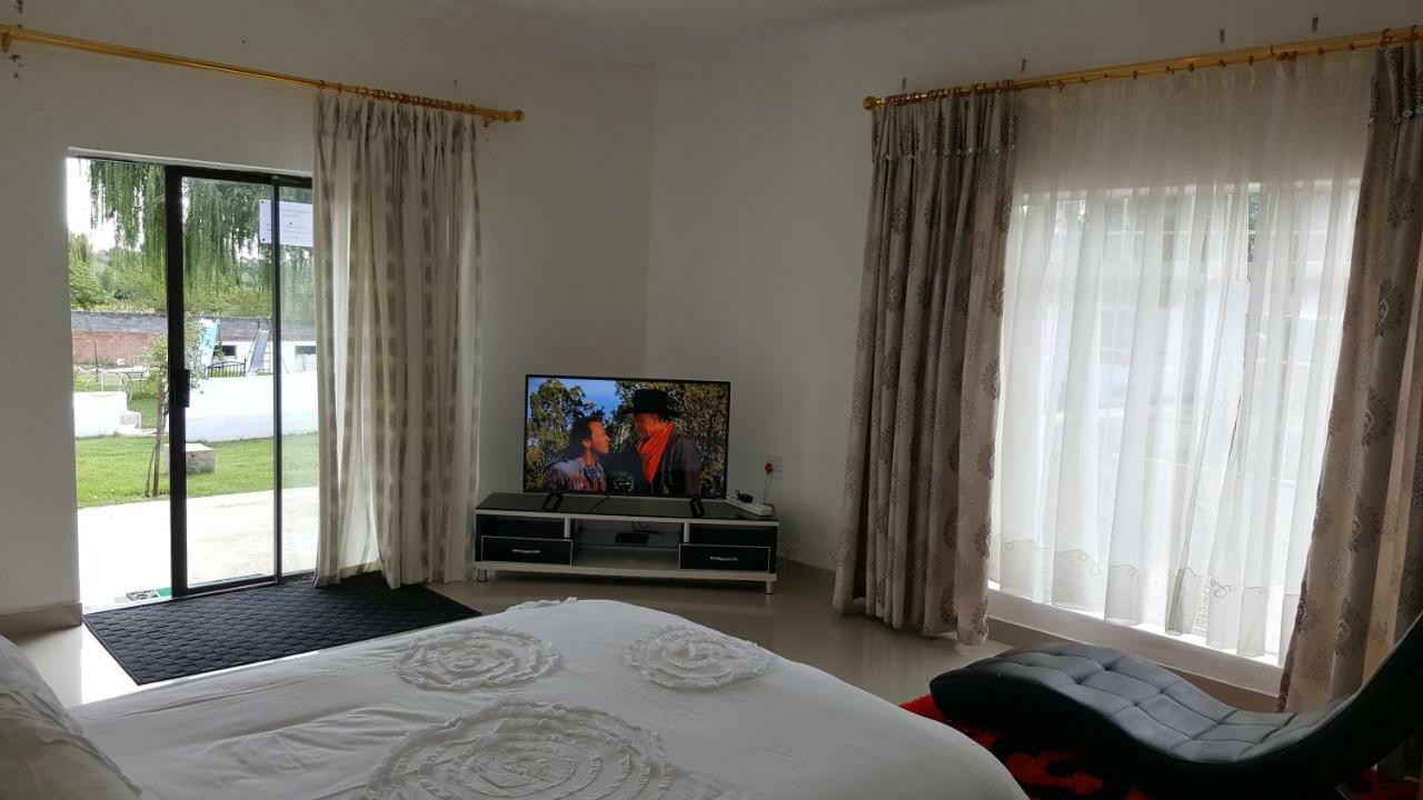 Simbasun Cottages Midrand Eksteriør billede